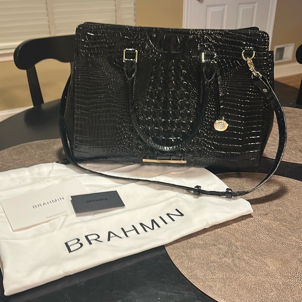 Beautiful Brahmin large tote , some stains ,
Pictured